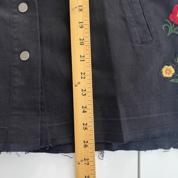 Billy T Floral Embroidered Denim Snap Jacket Size Medium Black Studded - Picture 9 of 9